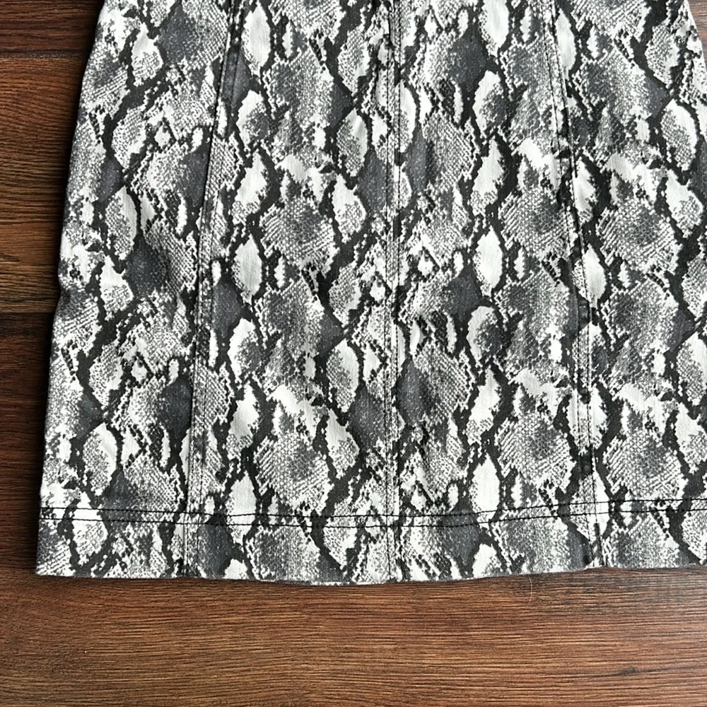 Vylette Snakeskin Printed Skirt | Mini Skirt | Snakeskin Skirt | Snakeskin